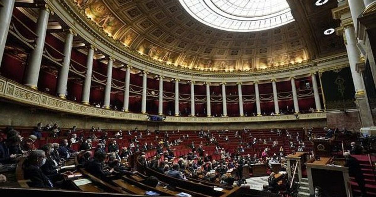 No Vaccine? No Cafe, According to New French Virus Law French Chamber